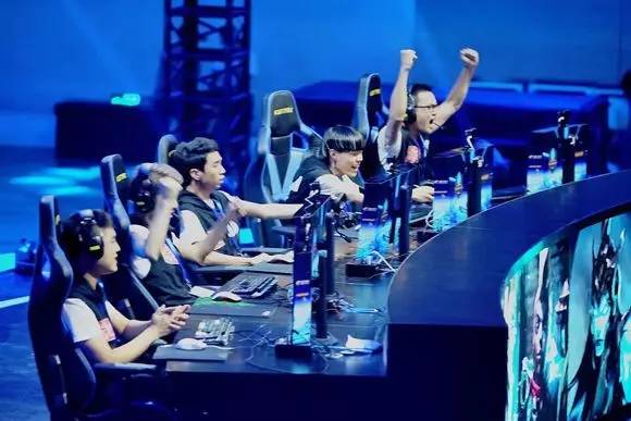 LBL赛区对抗赛暂定首发：金贡、Beishang、Doinb、iBoy、LvMao